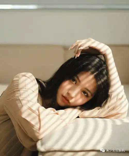 一张侧颜就火遍全网的越南美少女