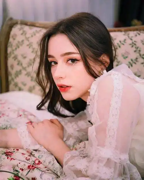 俄罗斯嫩模dashataran这容貌简直美到犯规