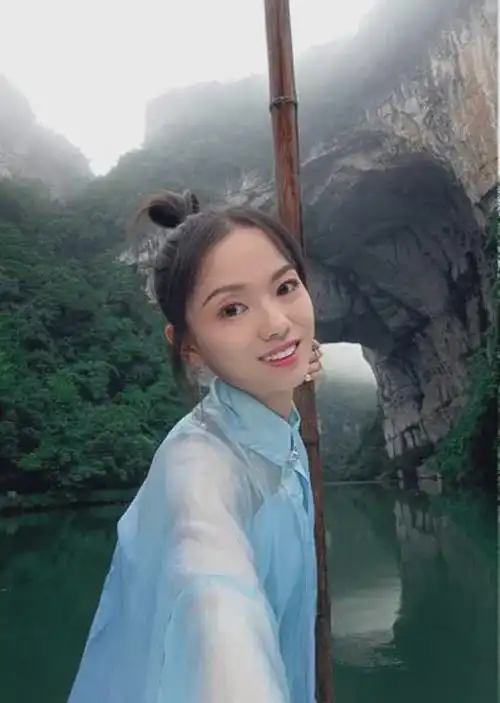 踏一根竹子便可在水中跳舞的绝技,这25岁贵州女孩,惊艳了世界