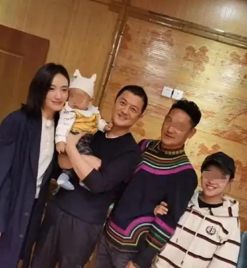 李亚鹏可以放心了女儿还自信好美