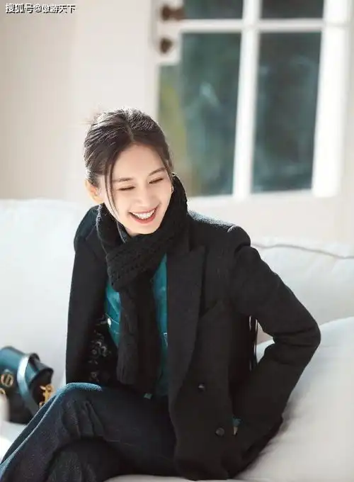 小个子女生想要穿搭的时尚俏丽又高级,不妨跟着王子文学学穿搭
