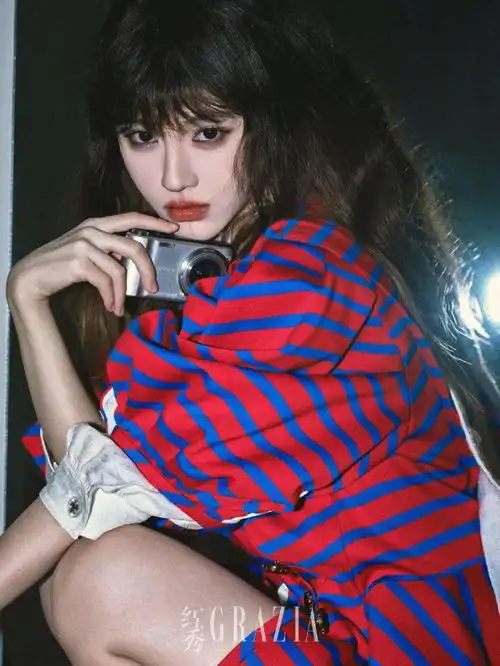 争议女艺人鞠婧祎,卖鞋软广写真