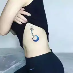 伴有色彩的纹身搭配
