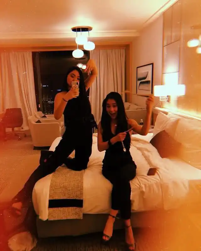 李连杰大女儿办生日派对,妹妹灿笑出镜心情好,曾自曝抑郁症复发