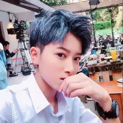 继小龙女吴卓林之后,又一女星出柜和女友结婚竟是受妈妈影响