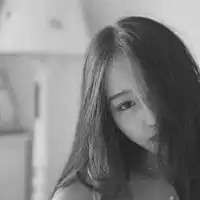 qq女生黑白伤感,最好是长发的头像越多越好