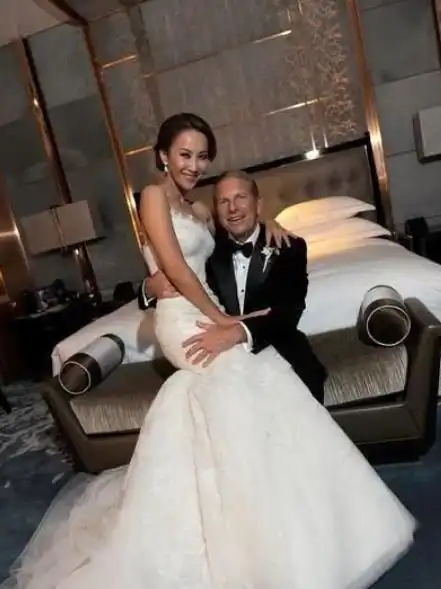 45岁李玟庆生照曝光,嫁外籍老公9年未生育,做后妈和女儿似姐妹