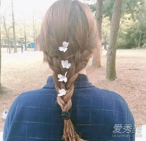 春天樱花限制网友们穿的樱花发型很漂亮,冲着你哭