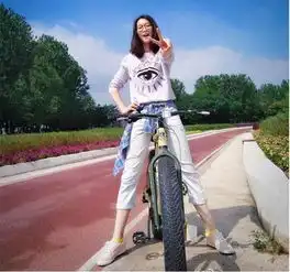 女排队长颜值逆天,腿长1米2,难买衣服更愁找对象