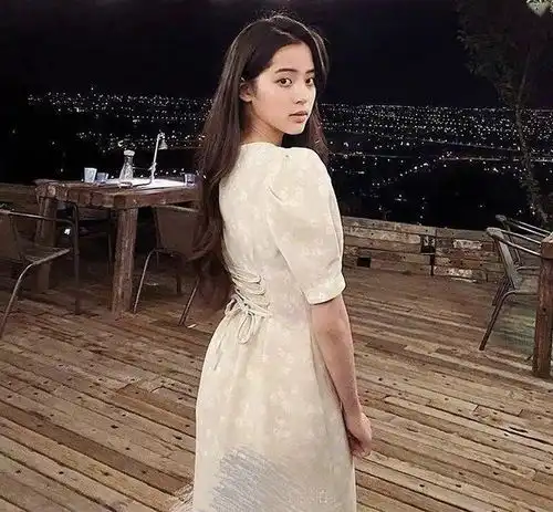 微胖界女神马思纯,化身樱桃少女,v领上衣显瘦不止20斤哦