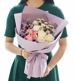 巨蟹座守护花戴安娜玫瑰3枝,坦尼克白玫瑰6枝,粉色勿忘我5枝,小菊3枝鲜花花礼网鲜花礼品网