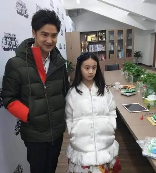 有种尴尬叫女儿像父亲,12岁森碟亭亭玉立,网友强大基因