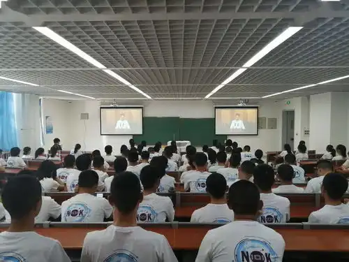 电光学院组织新生参与南开大学2020级新生开学典礼