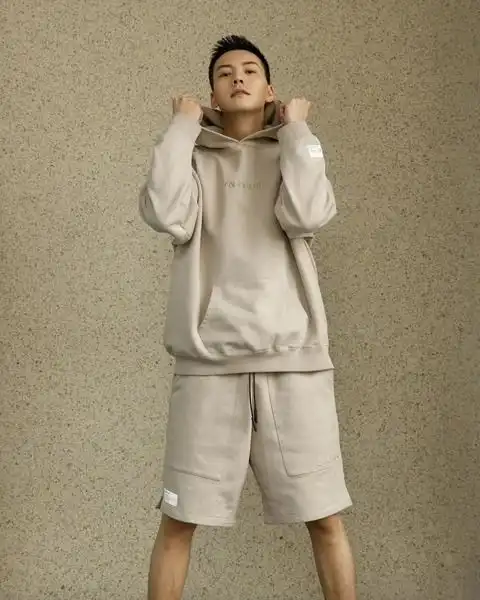 陈伟霆王嘉尔的潮牌,值得买么
