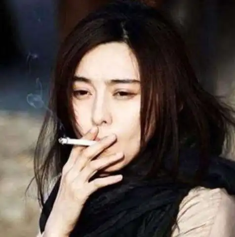王源道歉昔日接受采访,曾希望父亲戒烟,半年前刚道歉过