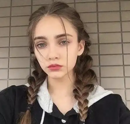 北方大风头发太凌乱,三种发型让你不惧狂风,成淡定女孩