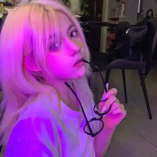甜酷女生头像令人惊艳的不会太早出场