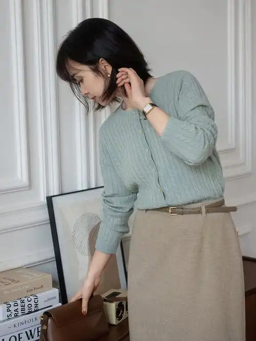 秋冬,高级感穿搭指南,针织衫搭配半身裙,温柔知性更具女人味