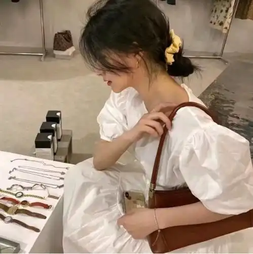 脸上有这3特征的女生,更适合戴框型眼镜,不仅颜值高异性缘贼好