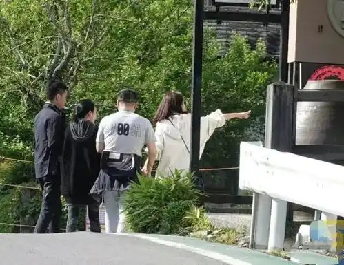 许雅钧朋友圈高级,曾陪殡葬大亨李世聪出游,大s小s汪小菲都沾光