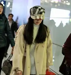 45岁晴格格王艳穿现代装,驼色呢子大衣配针织裤,人美气质佳,宛如少女
