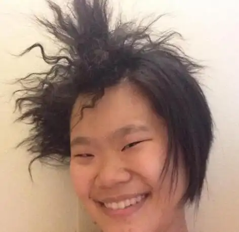 毕福剑22岁女儿照片曝光,竟撞脸黄毅清