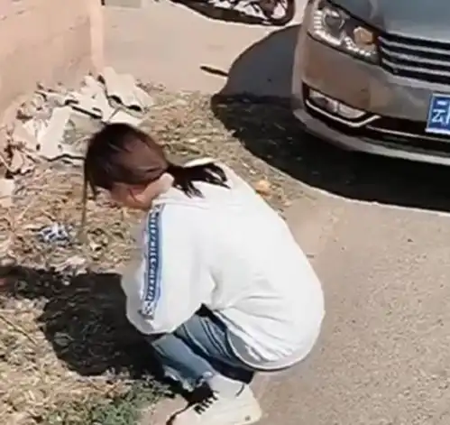 女司机开车,半路把自己开吐,老司机也是头一次见