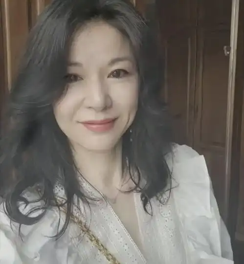 女房东催我交房租,我开玩笑说,娶了你,就不用交房租了