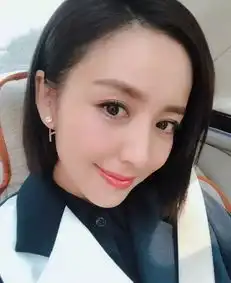 张靓颖佟丽娅撞衫也能碰出火花,两位短发女神都帅出了新高度