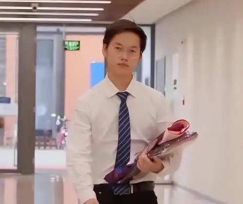 搬砖男孩林万东713分考入清华,为何毕业后又回到了山里