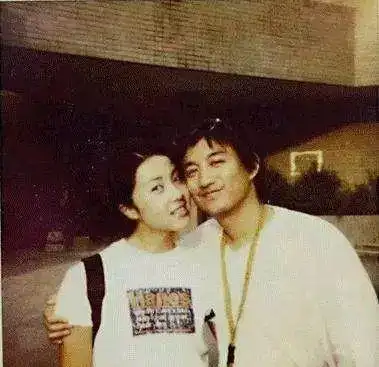 42岁孙莉低调嫁给黄磊,婚后一家五口很幸福,儿女颜值高