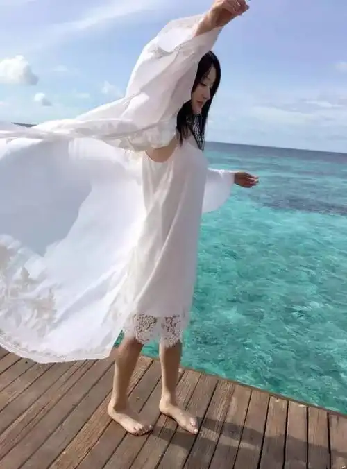 包养三年,堕胎四次,失踪十年后复出的她依旧是少女模样