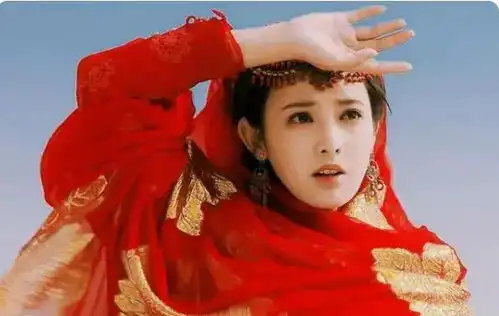 女星红衣造型差距大刘诗诗彭小苒扮相经典,赵露思输给了自己