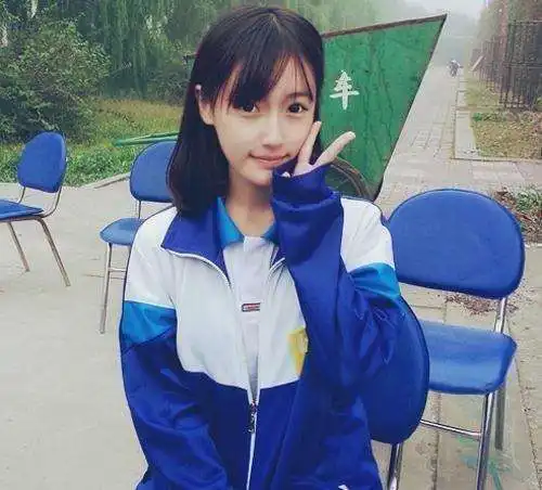 曾经最讨厌的校服,现在满满的回忆