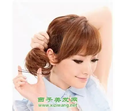 女生中长发扎头发方法