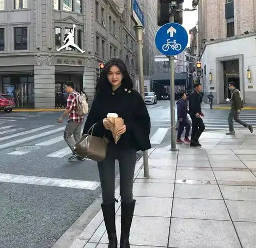 秋冬想要时髦显高,短上衣气质长靴超适合,小个子女生必学