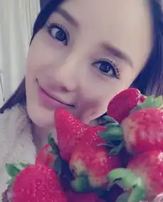 杨幂是未婚先孕吗鹿晗杨幂现场飙北京话秀亲密宋茜捧场称我是杨幂邀请的
