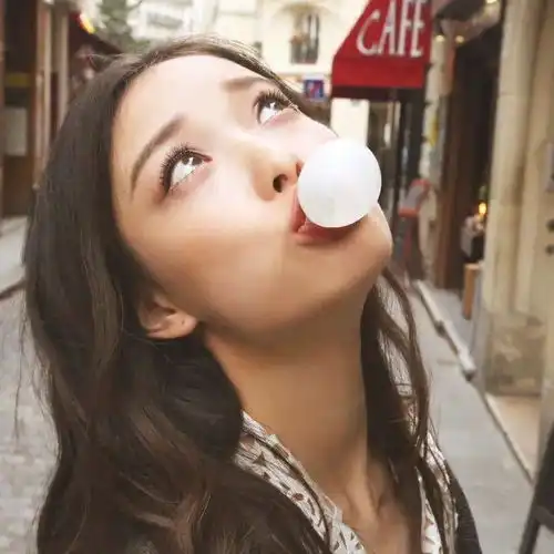 女明星的宝藏拍照pose揭秘,这几个tips很实用