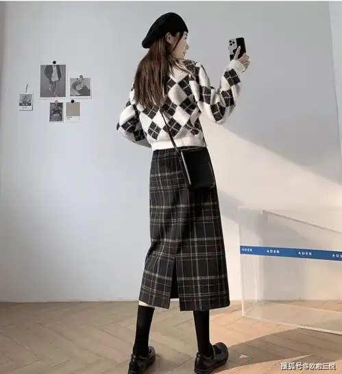 女生秋冬穿搭推荐针织裙,气质温柔优雅,尽显高级美