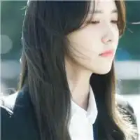 爱自拍的女生都比较自信,同一个人的一套照片女