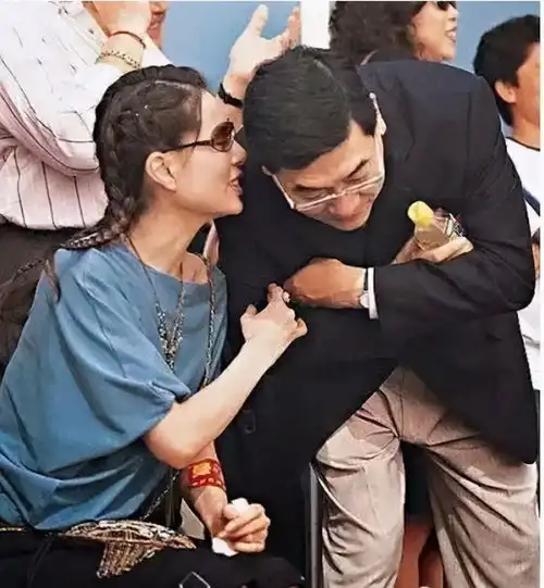 最美小龙女李若彤,一个被情误了终身的傻女