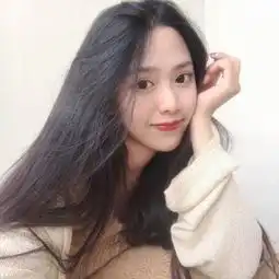 女生长发头像高冷微笑是我的伪装