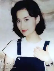 一帘幽梦紫菱近照曝光,45岁依旧美艳似少女