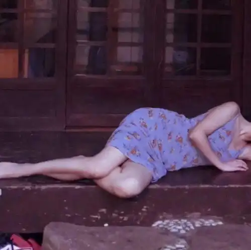 女生头像丨太浓烈的东西总是不长久