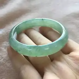手镯戴对了成美人,戴错就尴尬了...