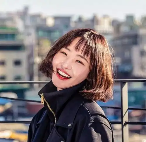 女生短发发型图片,中短发烫发发型显脸小
