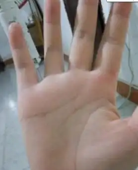 六顺堂风水命好的女人手相,手有四角形,一辈子不缺钱财
