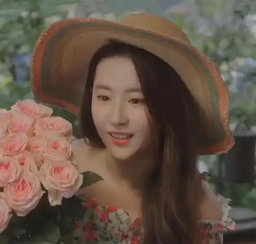 刘亦菲捧花头像有多灵,刘亦菲捧花头像