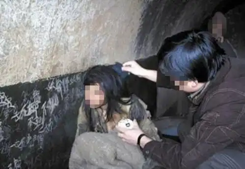 女大学生见网友被拐大山里,被迫与老男人发生关系,对方还是哑巴