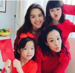 钟丽缇9岁女儿越长越像妈妈,大长腿皮肤白皙,走秀气场不输超模